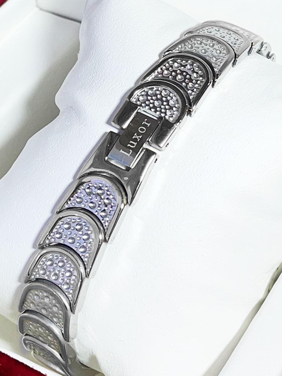 Luxorium Эксперт Silver - купить стальной лечебный магнитный браслет на руку от давления