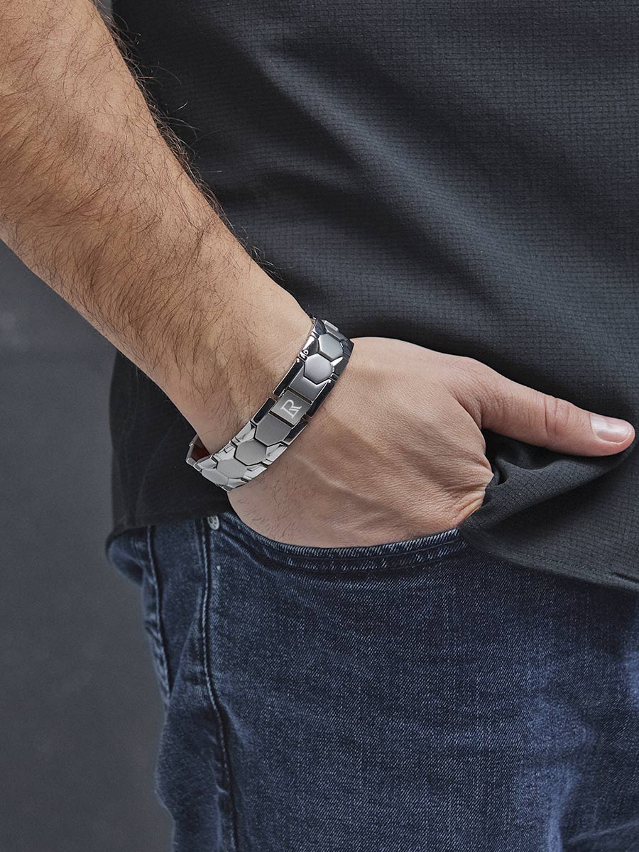 Купить серебристый мужской лечебный магнитный браслет на руку от давления Luxorium Релакс Silver